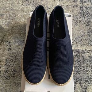 Esprit Classic White Shoe Box